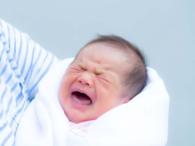 گریۀ نوزادان به چه شکل است؟
